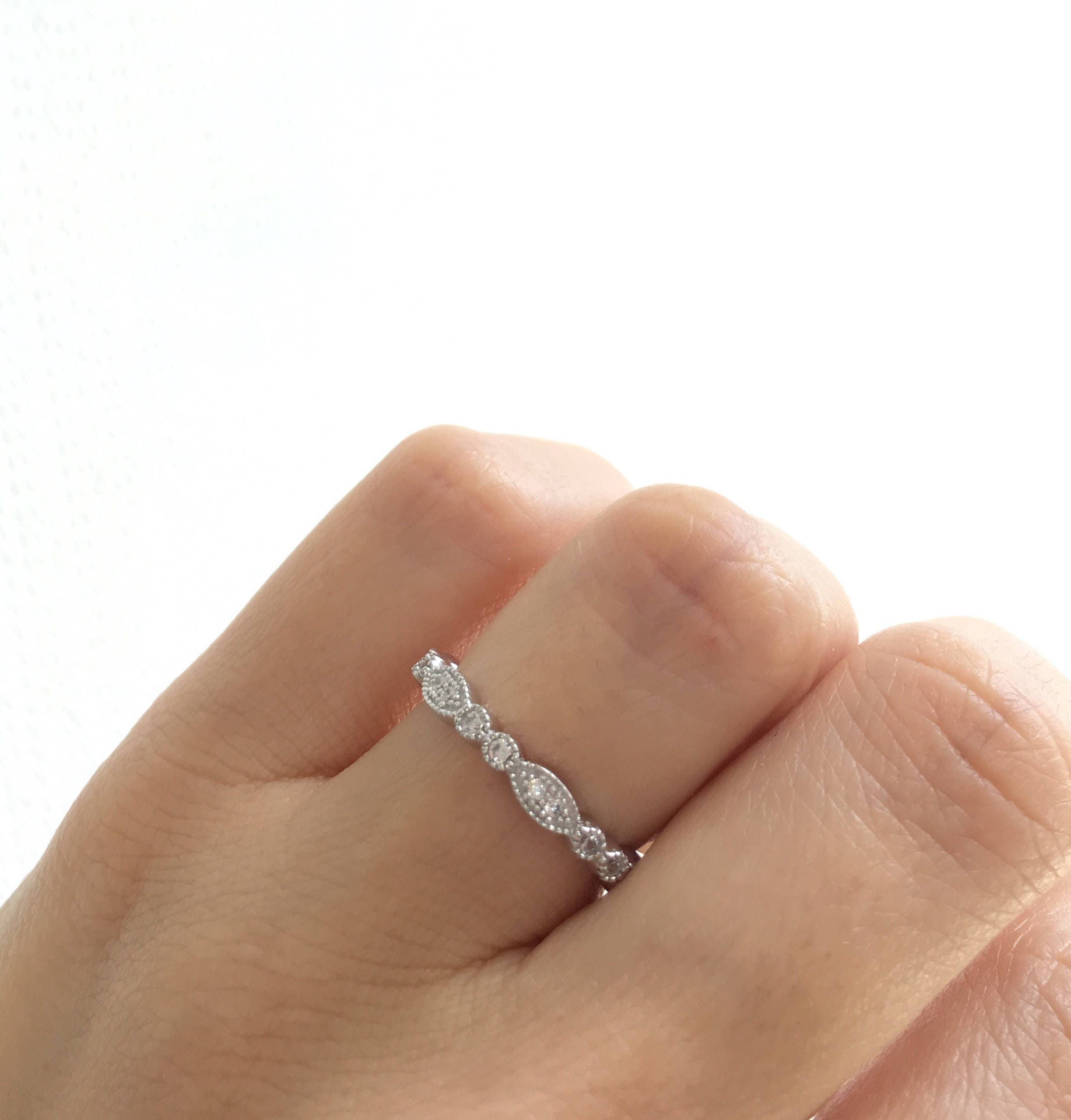 Bague Jonc En Or Blanc Et Diamants , Style Art Deco 1930 , B