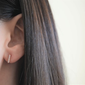 Boucles d&#39;oreilles barre en argent sterling. Puces d&#39;oreilles en acier inoxydable de qualité supérieure de 10 mm. Boucles d&#39;oreilles en barre d&#39;argent plaqué or 18 carats. Boucles d&#39;oreilles en barre d&#39;or rose.