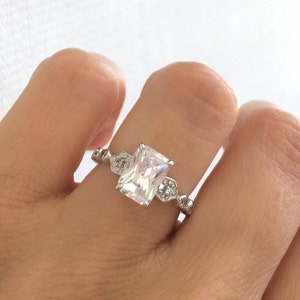 アールデコの結婚指輪。ソリティア リング。スターリング シルバーのロジウム メッキの婚約指輪。完璧なキュービックジルコニアの結婚指輪。ビンテージのプロミス リング。