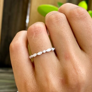 Art Deco Vintage Wedding Band. Round and Marquise Band. Half Eternity Stackable Band. Eternity Band Ring. Silver Wedding Ring. Marquise Ring