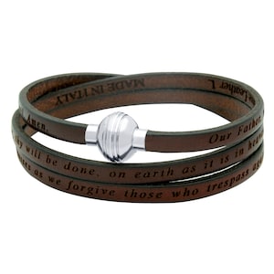 Authentieke leren inspirerende bruine wikkelarmband. Brazalete carmelita con oracion del padre nuestro. Wikkelarmband met ons Onze Vader.