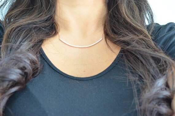 CURVE BAR NECKLACE　(ロジウムシルバー) Amazon.com: CHELINE Rhodium Plated Silver Mini CZ Curved Bar