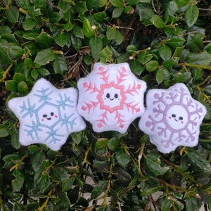 Kawaii Snowflake Plush, Cute Winter Pillow, Small 4"× 4", Soft Toy, Handmade