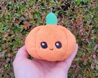 Peluche de calabaza pequeña kawaii, linda almohada de comida de frutas, juguete de peluche suave, Halloween, espeluznante, hecho a mano