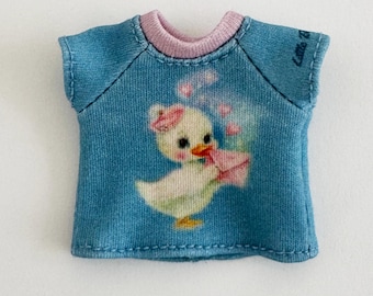 T-shirt für Blythe mit Vintage Entchen Druck, 100% Bio Baumwolle.