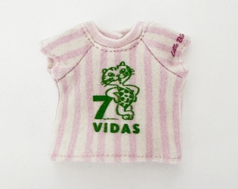 T-shirt for Blythe with cat print and vertical stripes, 100% organic cotton.