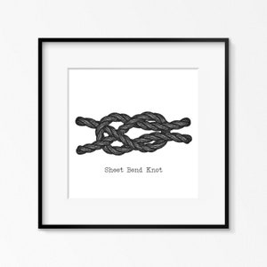 Puede incluir: Una ilustraci&oacute;n en blanco y negro de un nudo de rizo, un tipo de nudo que se utiliza para unir dos cuerdas. La ilustraci&oacute;n est&aacute; enmarcada en un marco negro y el texto "Sheet Bend Knot" est&aacute; impreso debajo del nudo.