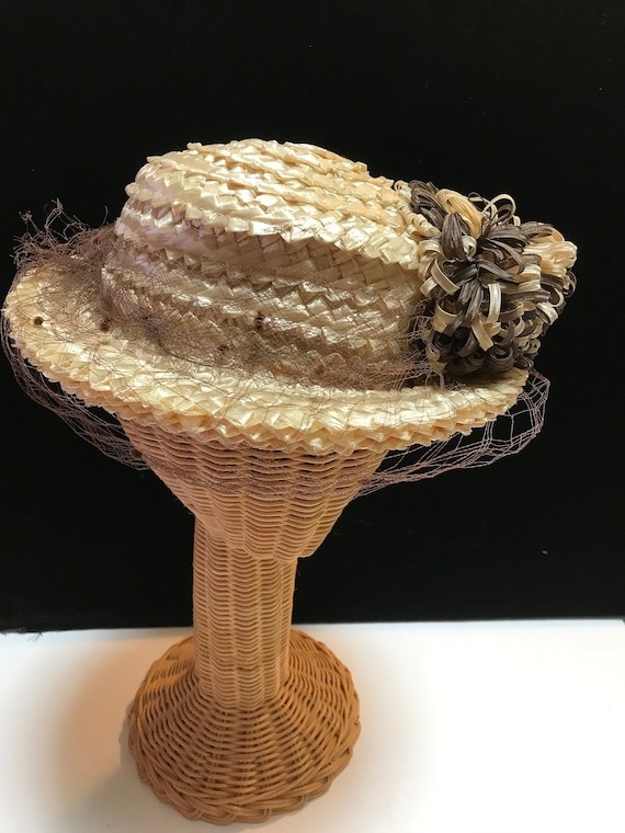 Vintage 1940 straw hat w veil