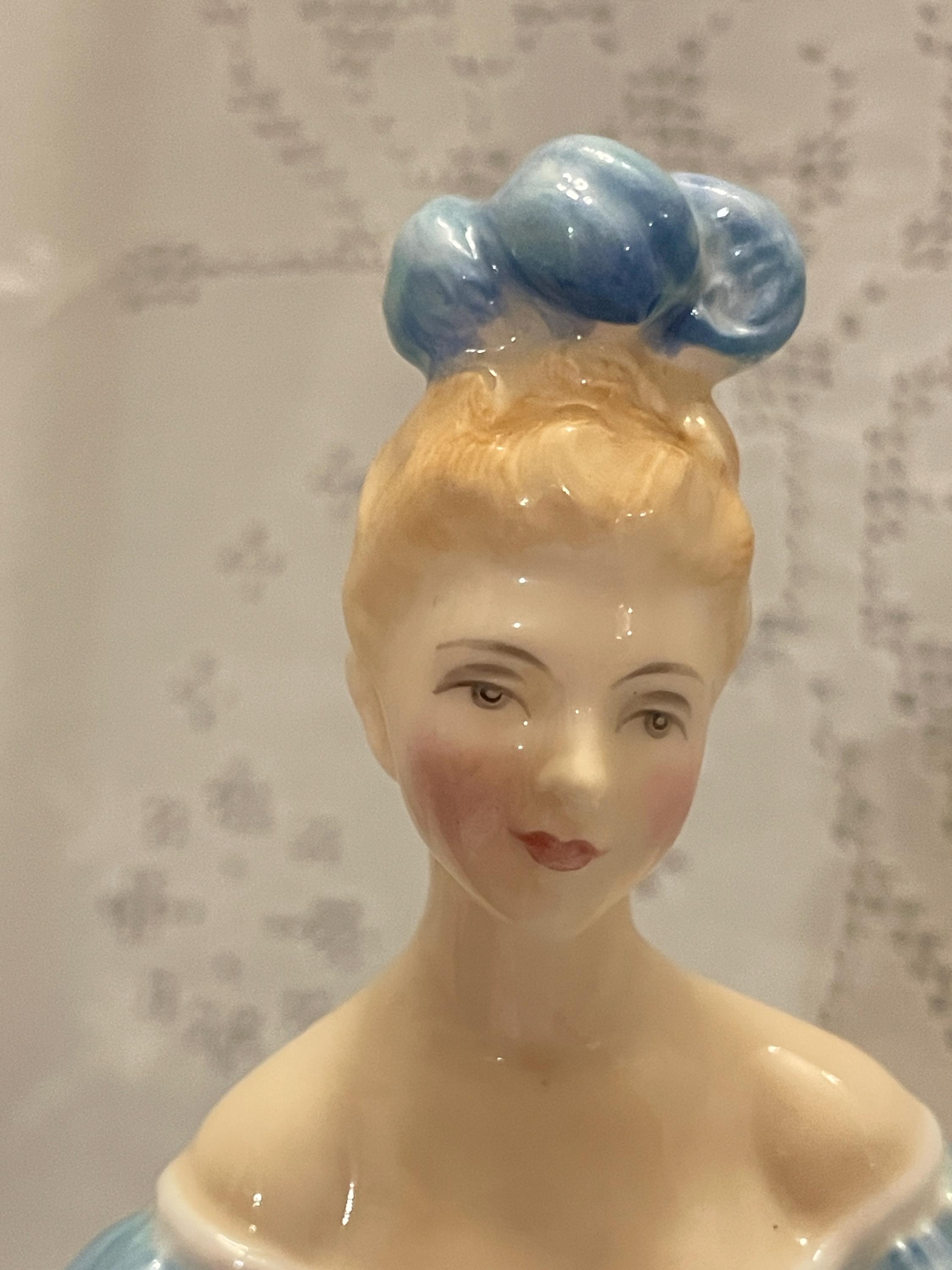 ロイヤルドルトン　フィギュリン　デビュタント　Debutante ロイヤルドルトン フィギュリン デビュタント Debutante Royal Doulton