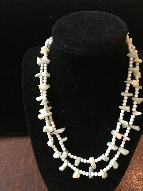 Vintage green & white shell necklace - image 1