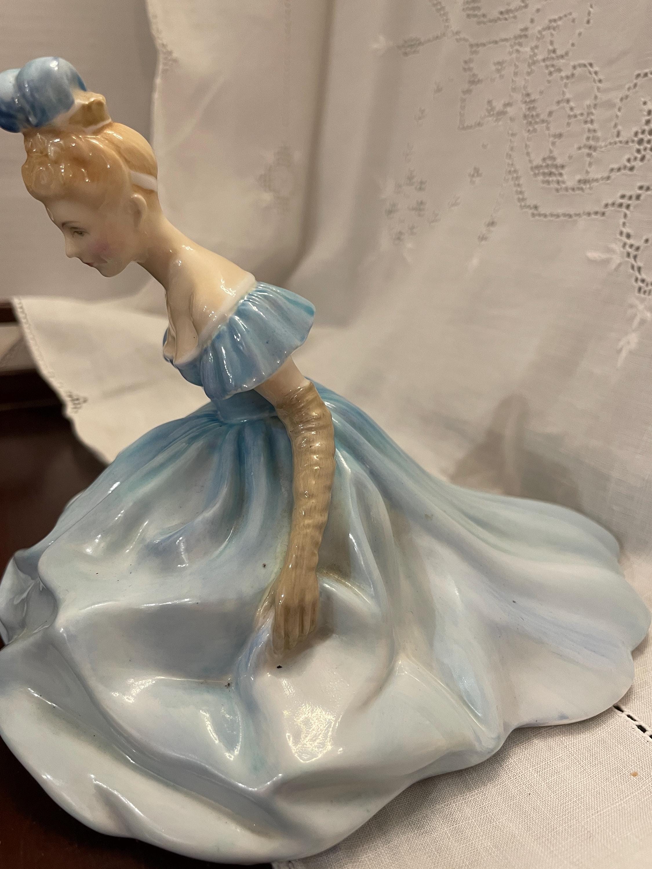 ロイヤルドルトン　フィギュリン　デビュタント　Debutante ロイヤルドルトン フィギュリン デビュタント Debutante Royal Doulton