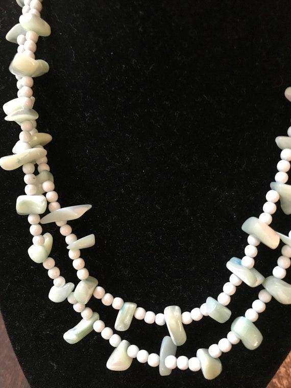 Vintage green & white shell necklace - image 2