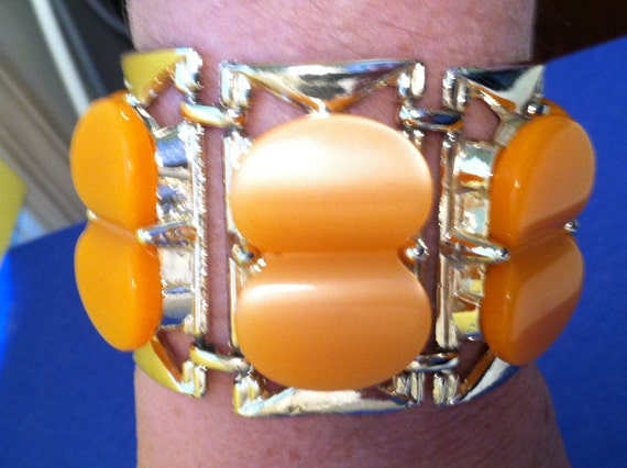 Vintage Lucite Bracelet Circa 1950 - image 5