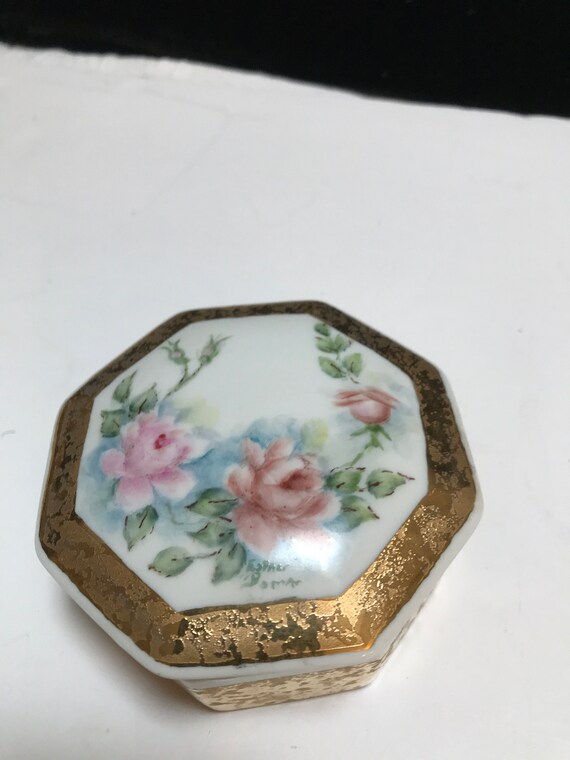 Vintage hand painted vanity box trimmed in gold - image 2