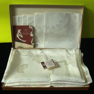 Vintage Unused Tablecloth and 6 Napkins in Original Box with Tags