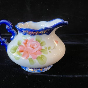 1920 Crema japonesa pintada a mano con adornos de cobalto y golf