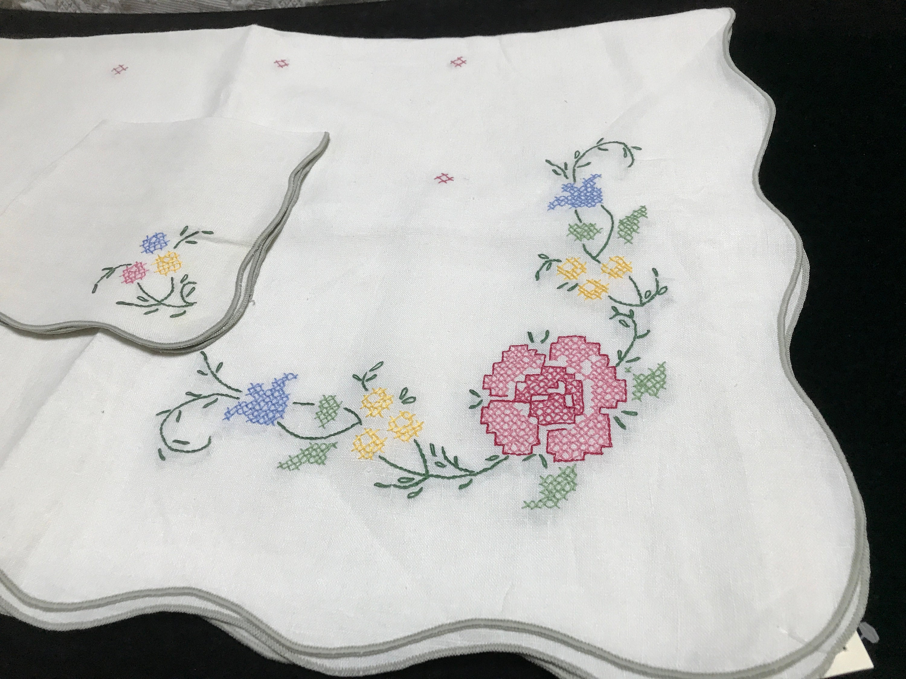 ヴィンテージ・テーブルクロス&ナプキン　リネン　コットン ヴィンテージ テーブルクロスとナプキン 8 枚セット、ホワイト