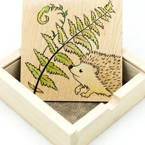 Kleine Box mit Igel - Holz verbrannt und von Hand bemalt