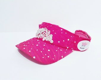 ¡YA DISPONIBLE! #SOFIA012022-V149 Visera para correr con joyas en rosa intenso y pequeña tiara plateada