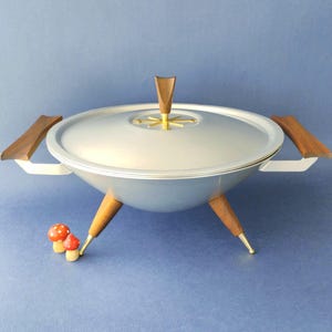 Complete Vintage Mirro Medallion UFO Serving Bowl Sputnik Space Age Design