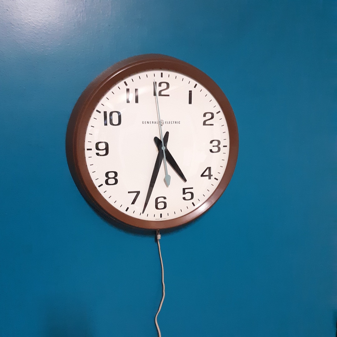 Working Vintage General Electric Clock Model 2012 - 14" - School ...