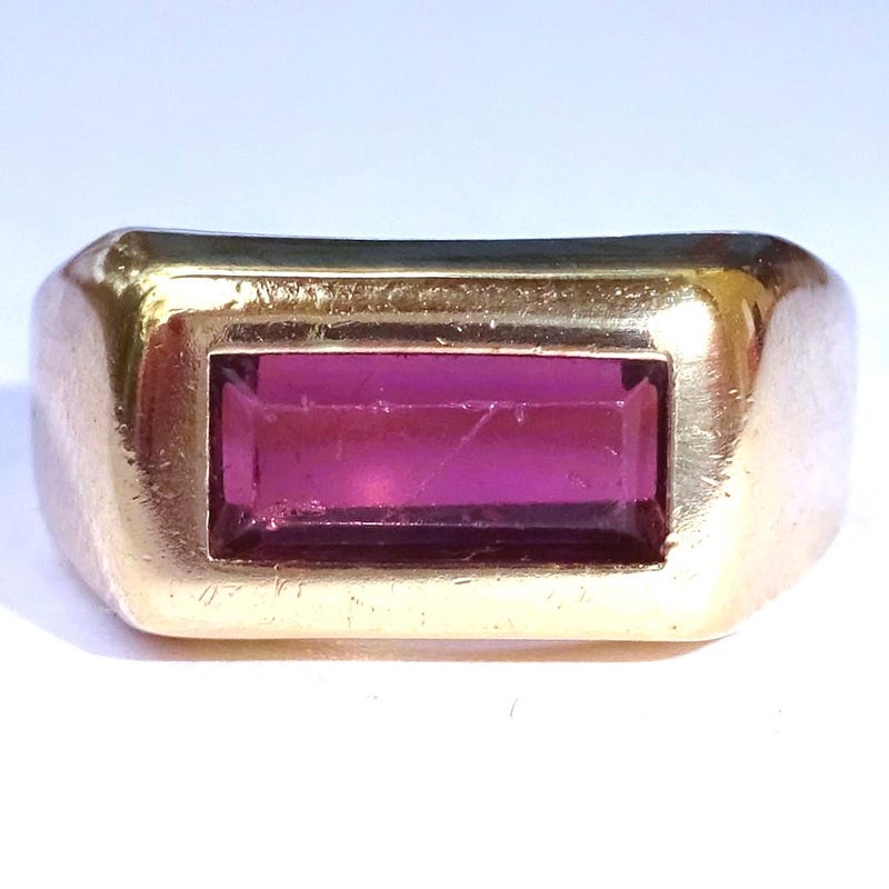 Mens Premium Apostle Ring with Red Stone - Gold w/ Red