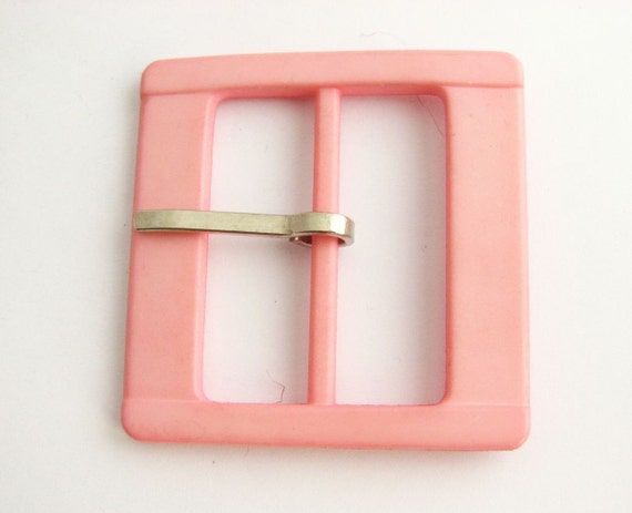 Round belt buckle made of plastic Small brown buckle UNUSED!!