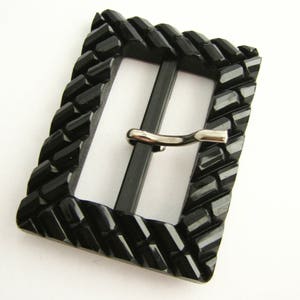 Round belt buckle made of plastic Small brown buckle UNUSED!!