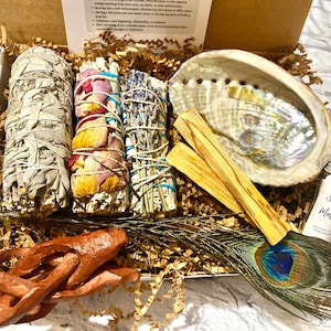 SAGE SMUDGE KIT - Energy Cleansing Ritual Kit, Smudge Stick, Lavender Sage, Smudge Gift Box, Feather, House Cleaning Kit, Dried Flowers Sage