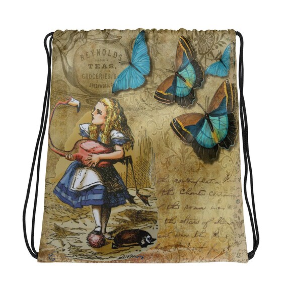 Alice dans Alice au pays des merveilles et le sac cordon Flamingo