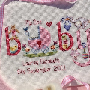 Bébé fille - point de croix personnalisable - MOTIF imprimé ou KIT