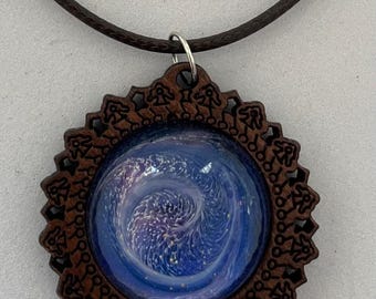 Handgefertigter Kunstharz-Anhänger – Resin Jewelry - auch in weiteren Varianten erhältlich / Handmade resin pendant - also in other colors