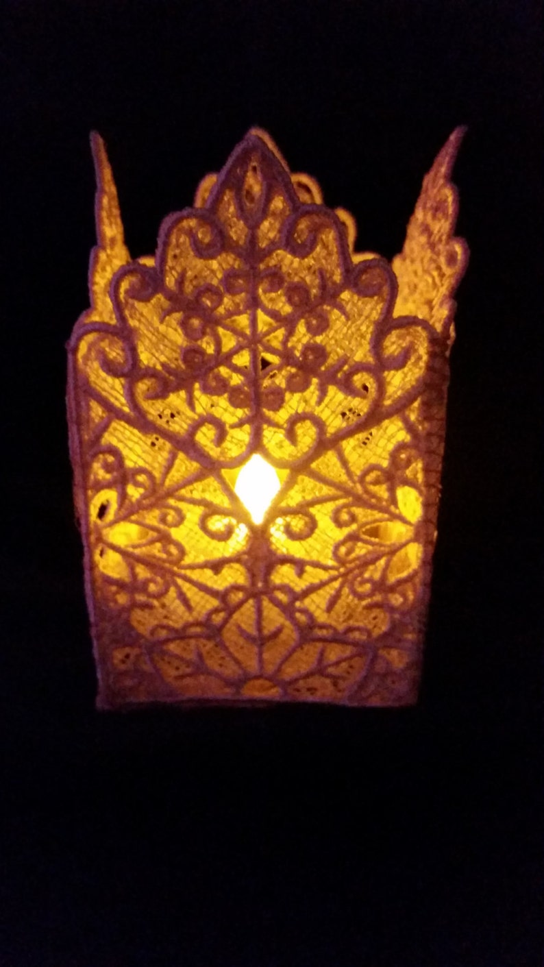 B001. Pink lace tealight holder. image 4