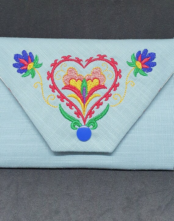 GC757       The Suzani heart wallet.