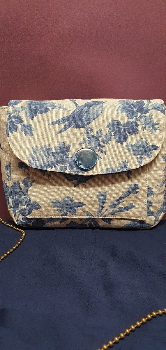 B739.    The Bluebird shoulder bag.