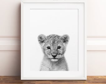 Impresión de león bebé, decoración de vivero Safari, animales bebés, animales de Safari, blanco y negro, estampados de animales bebés, arte de pared de guardería, arte imprimible para niños