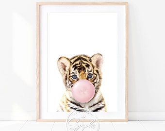Baby Tiger con gomma da masticare, Tiger Cub Blowing Bubble Gum, Nursery Decor, Girl Nursery Wall Art, Safari Baby Animals Printable Art by Synplus