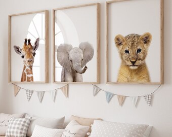 Fototapeta do pokoju dziecięcego Safari, zestaw 3 wydruków ze zwierzętami safari, żyrafa, słoń, lew, neutralna dekoracja ścienna do pokoju dziecięcego, wystrój pokoju dziecięcego, sztuka do druku