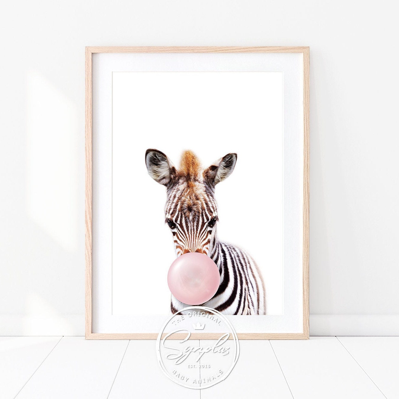 Cebra bebé con chicle rosa, chicle soplando cebra, decoración de guardería,  arte mural infantil para niñas, Safari Baby Animal Printable Art de Synplus  - Etsy México, image size:1347x1345