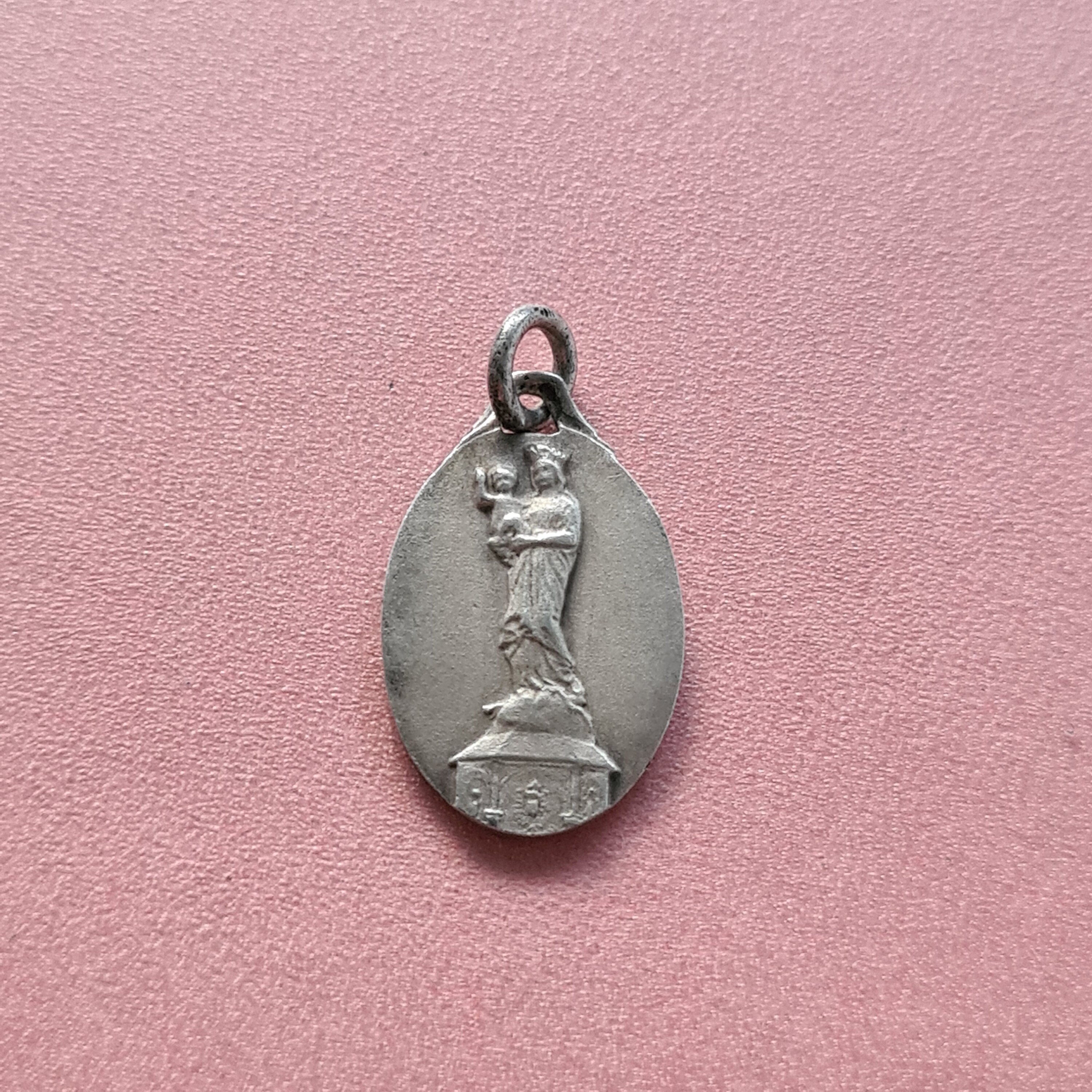 Pendentif Religieux de Médaille Notre Dame France