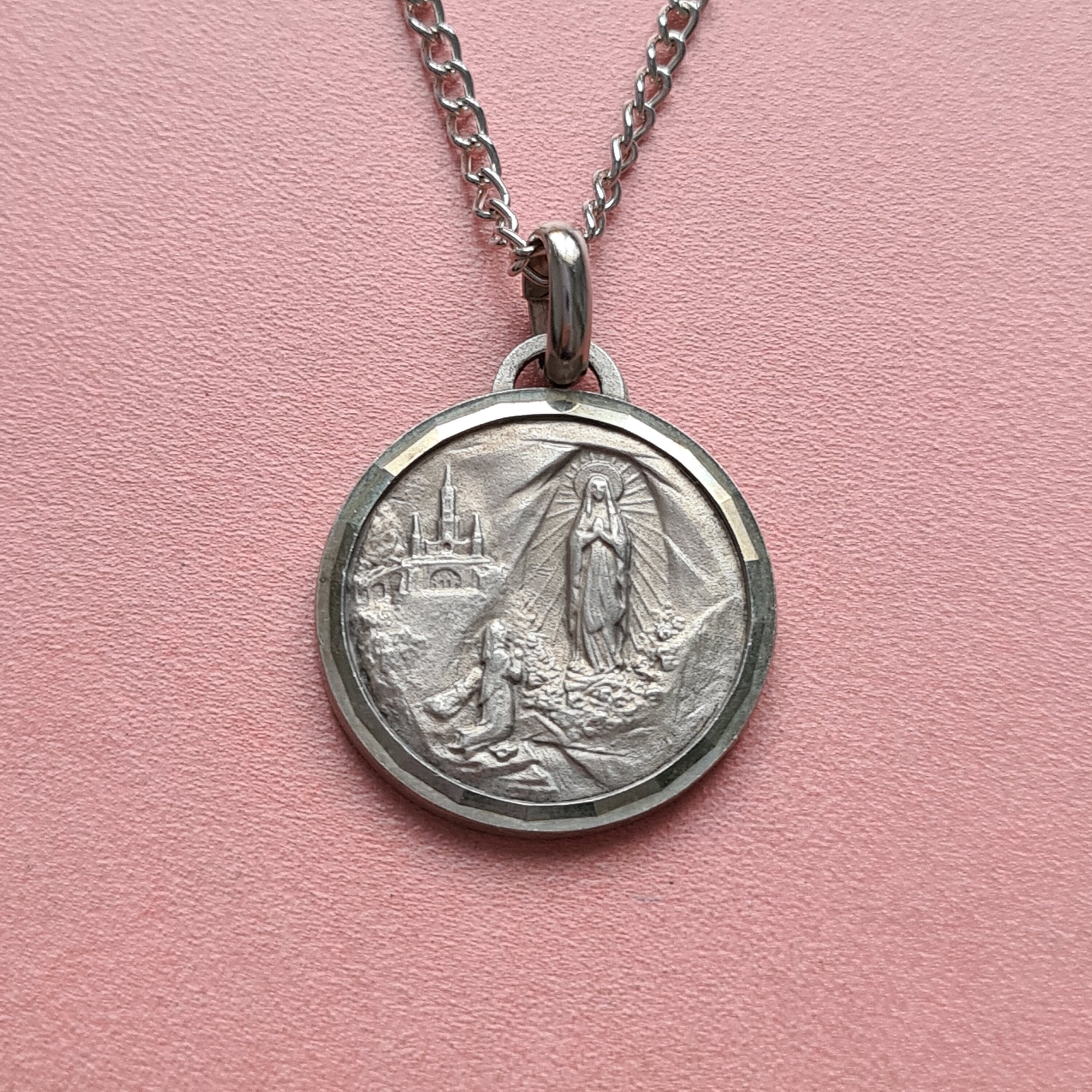 Collier de Médailles Notre-Dame Lourdes