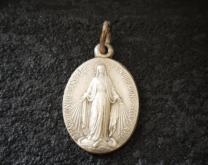 Sterling Silver Miraculous Medal Pendant On 18 Inch Chain | The