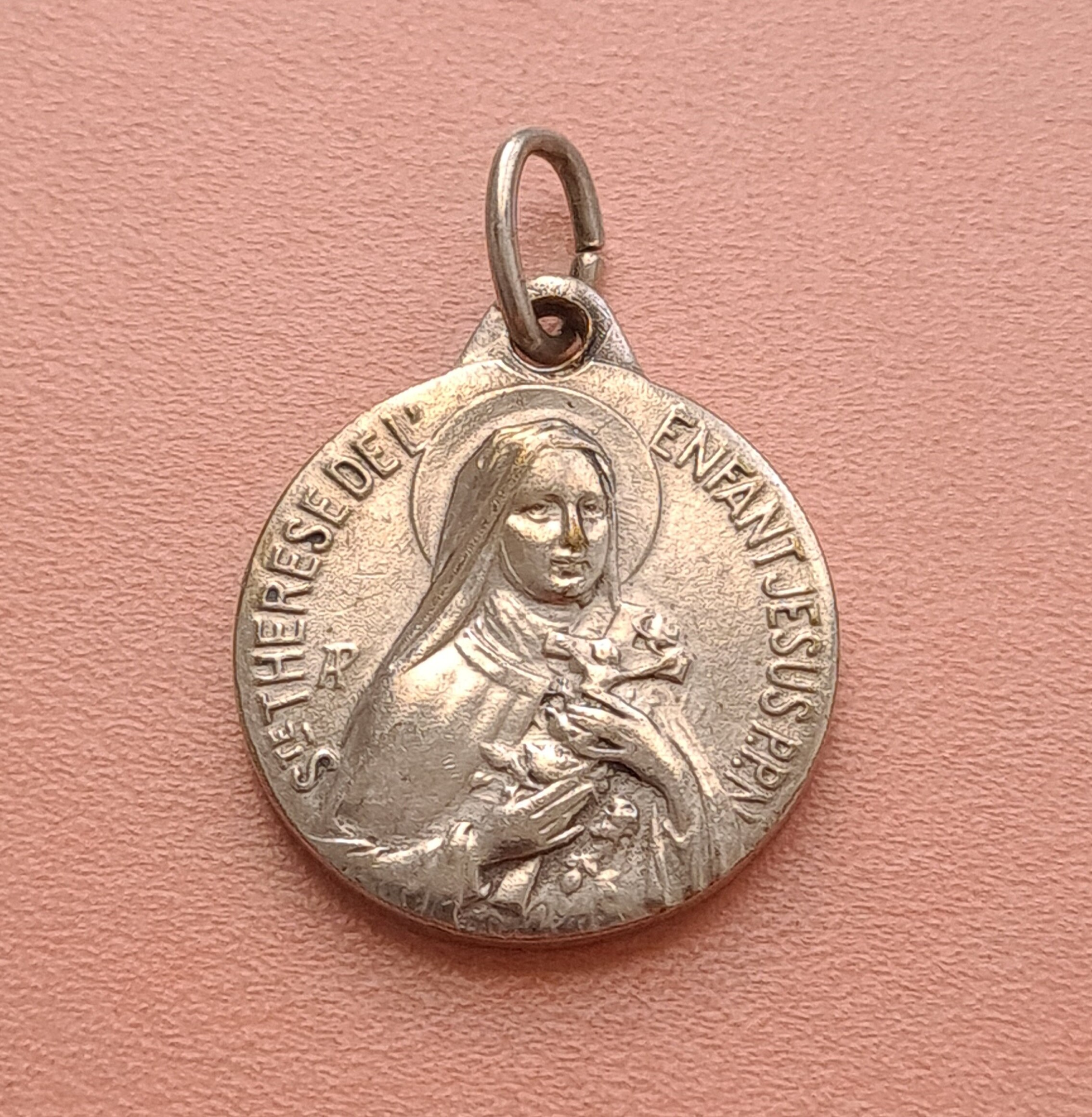 Religieuse Catholique Sainte Thérèse de Lisieux Médaille Pendentif Chrétien Charme Collier