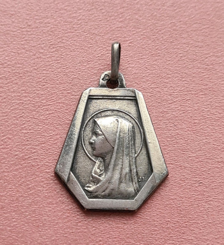 Pendentif de Médaille Sainte Vierge Marie Catholique Religieuse, Charme Lourdes