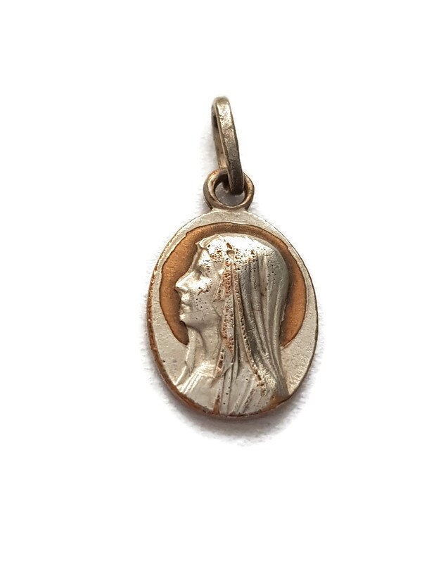 Petit Pendentif Médaille Notre-Dame de Lourdes avec Halo Doré