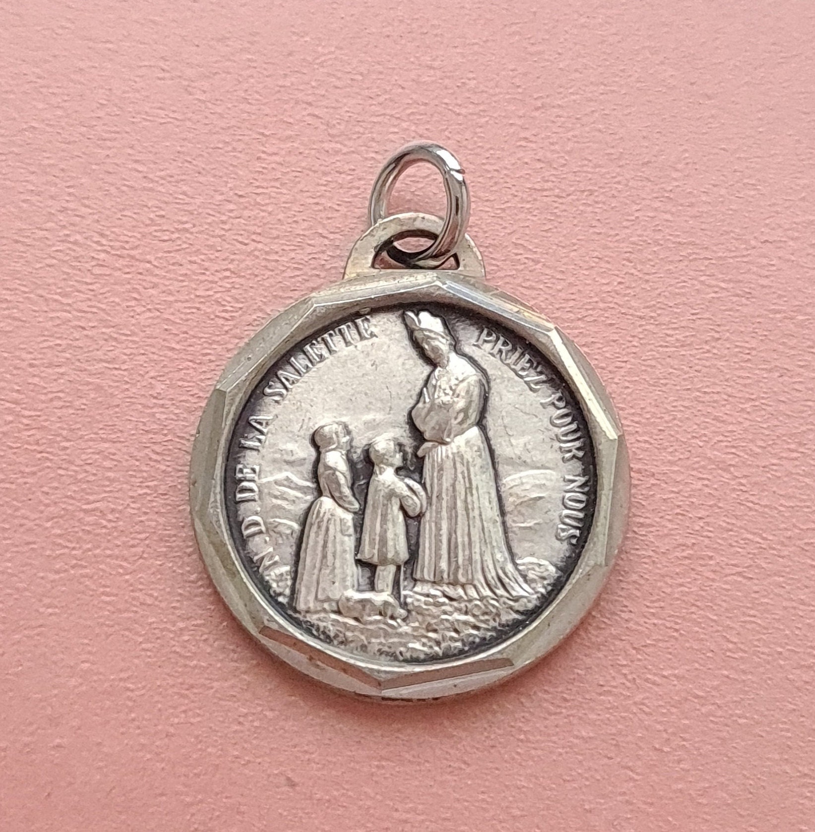 Pendentif Médaille Notre Dame de La Salette, Collier Charme Notre-Dame Salette