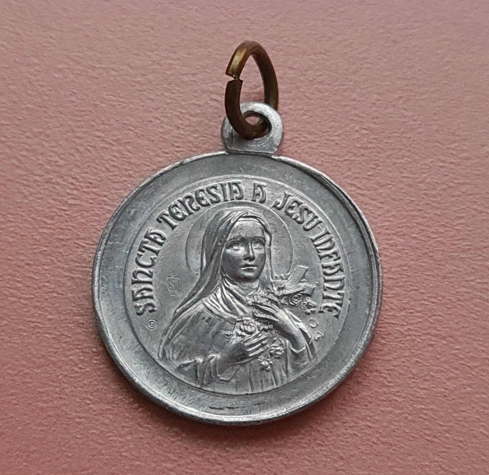 Médaille Antique Sainte Thérèse de Lisieux, Saint Jésus Enfant, Aluminium