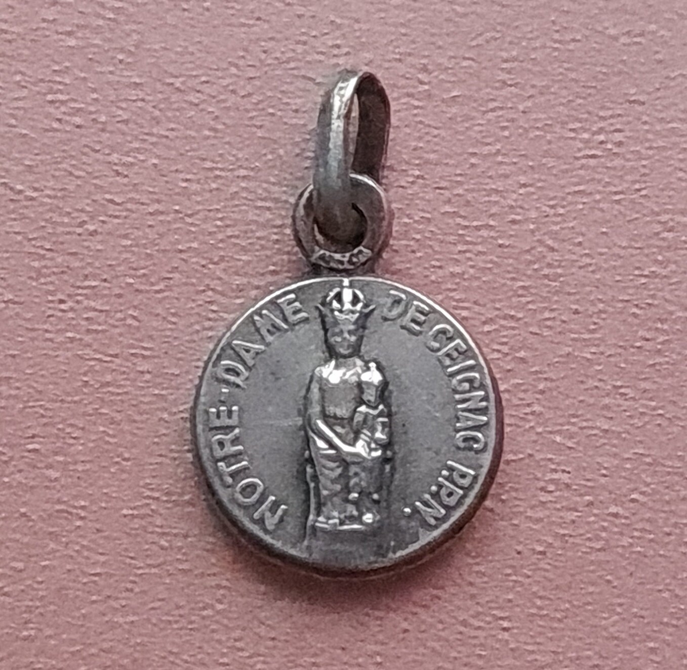 Minuscule Pendentif Médaille Notre Dame de Ceignac, Collier Charme Sainte Vierge Marie