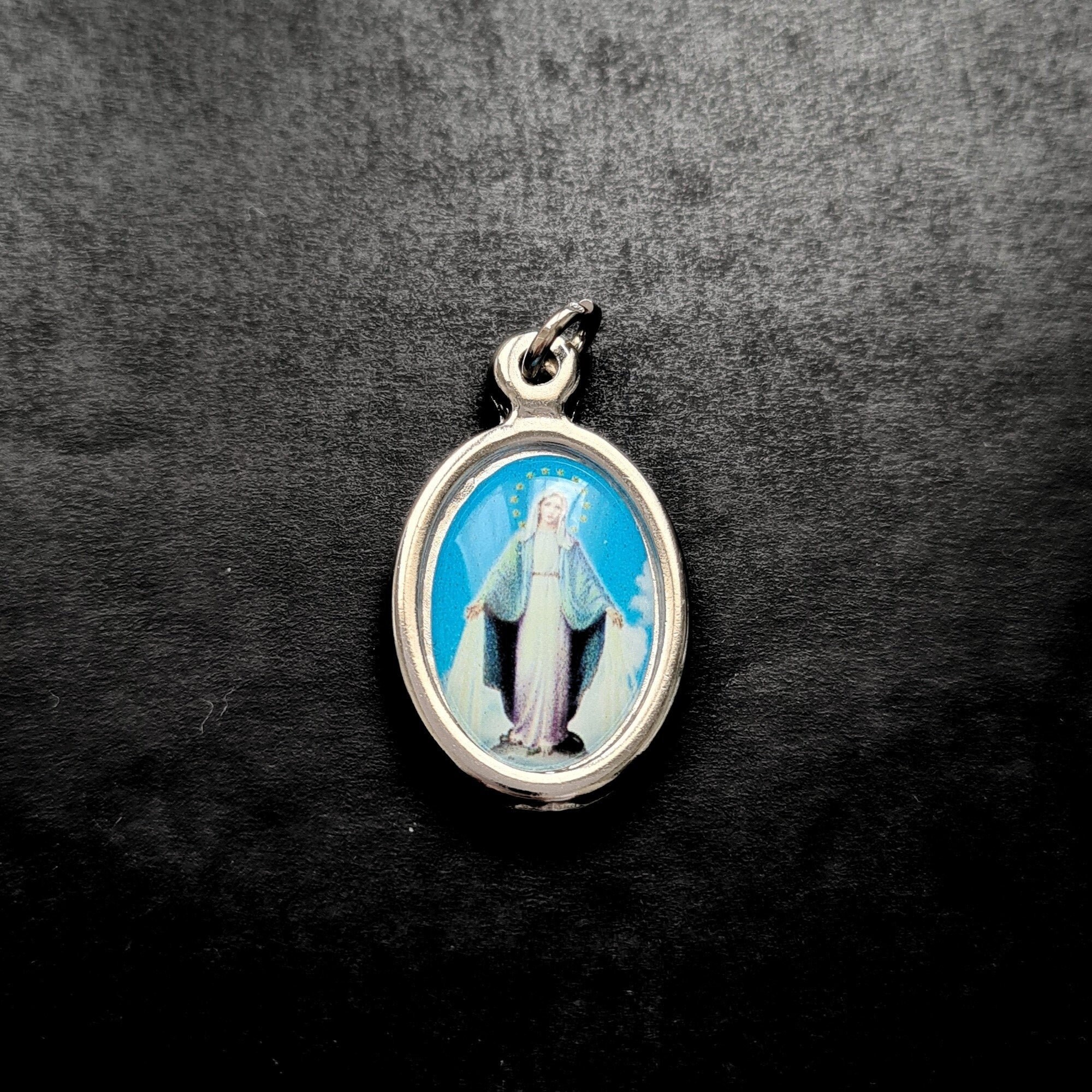 Médaille Miraculeuse, Charme de La Sainte Vierge Marie