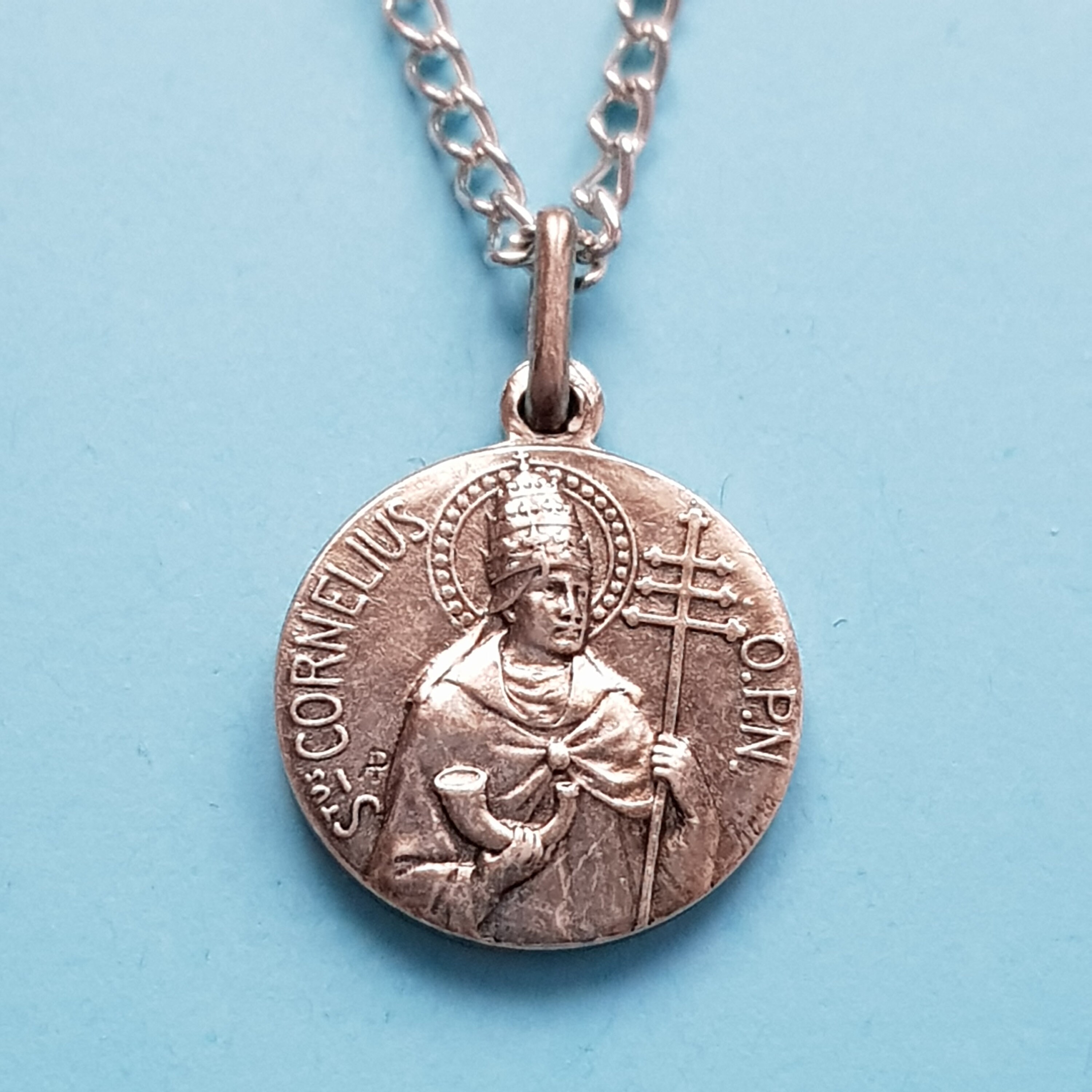Collier Pendentif Médaille St Cornelius, Charme Corneille